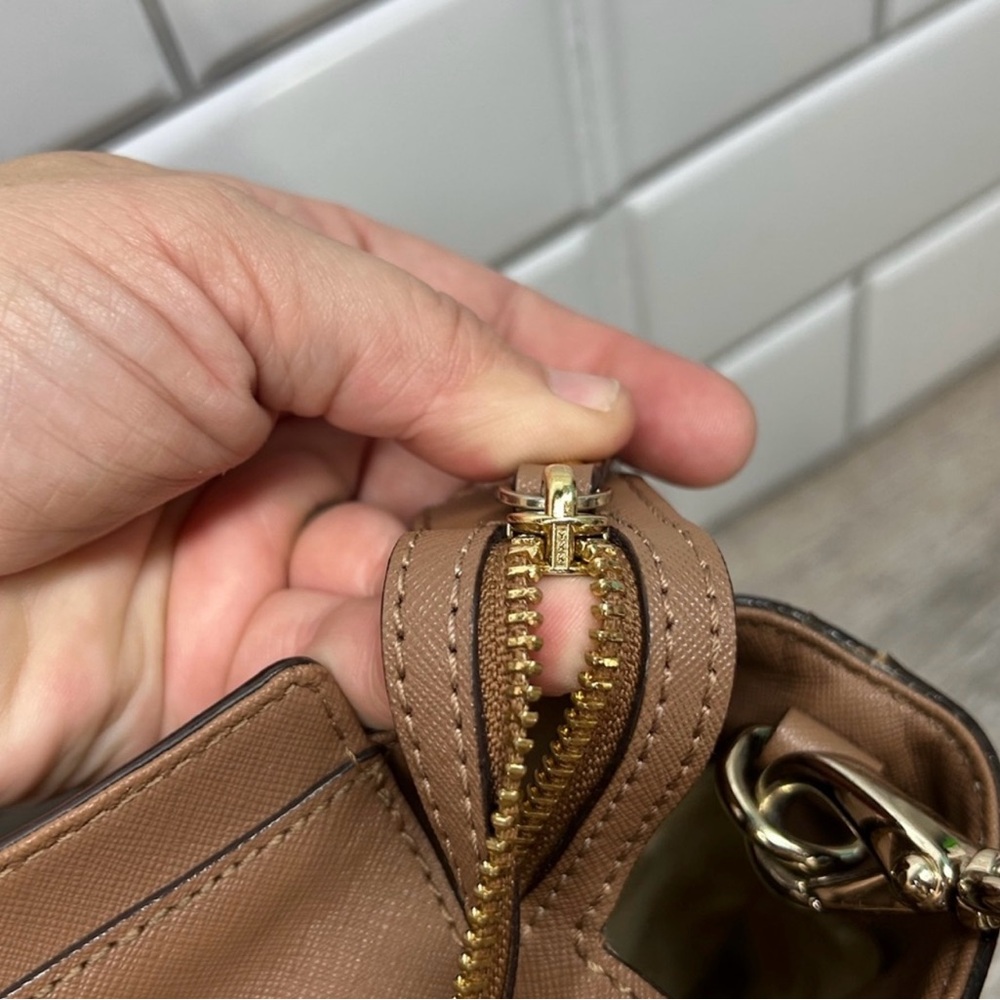 Kate Spade New York Hayden Satchel! Preowned!! - Picture 7 of 13
